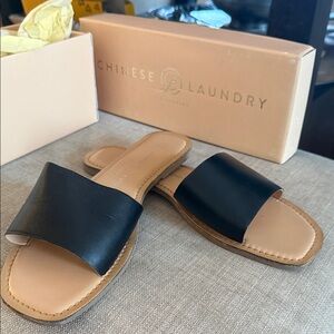Chinese Laundry Black and Tan Slide Sandals